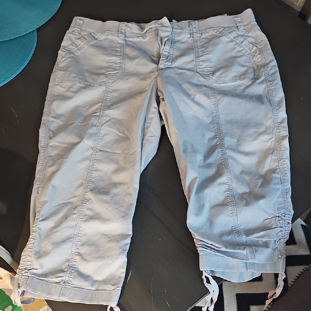 Jones New York Gray Capri with Adjustable Pant Leg Hem Size 14